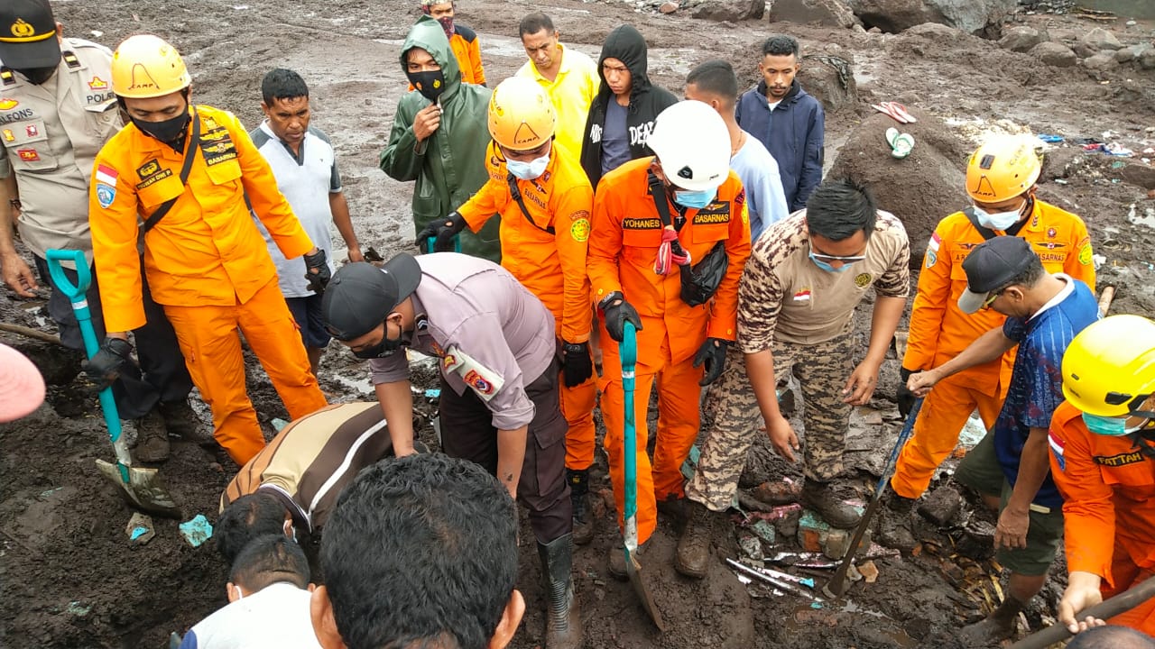 Upaya Penanganan Banjir Bandang NTT, BNPB Kerahkan Helikopter