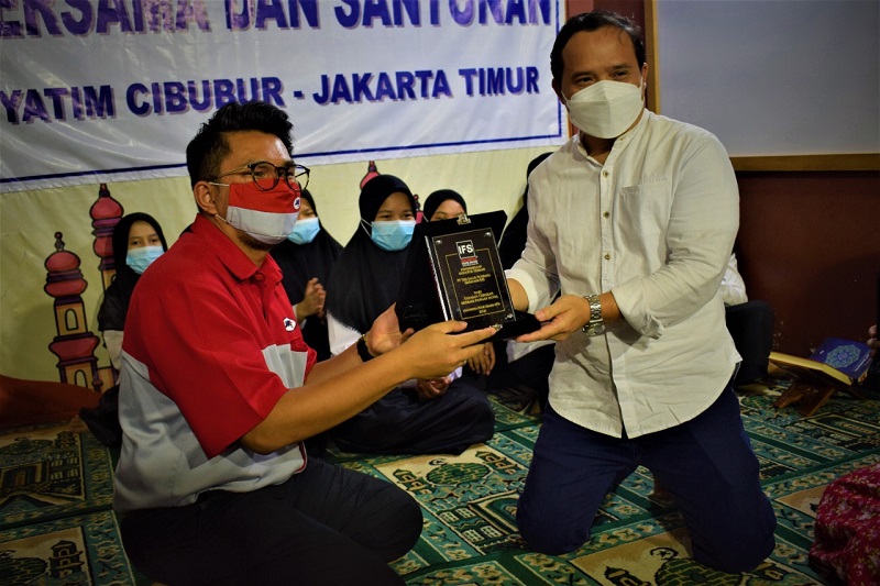 JNE dan Wardah Raih Penghargaan Donatur Terbaik Indonesia Food Share (IFS)
