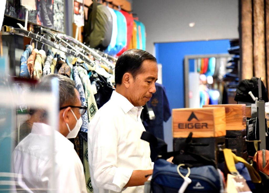 Presiden Jokowi Kunjungi Pusat Perbelanjaan, Cek Aktivitas Perekonomian