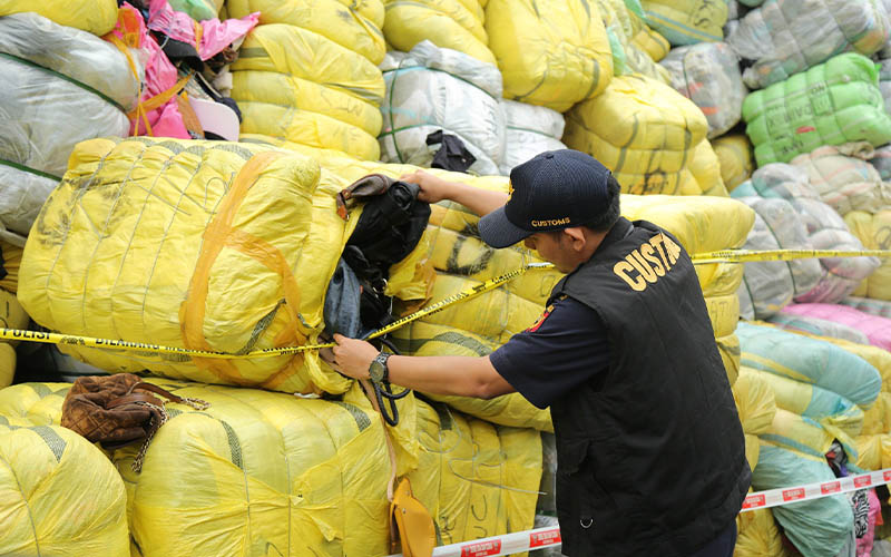 Bea Cukai dan Bareskrim Polri Musnahkan 7.363 Pakaian Bekas Impor Senilai Rp80 Miliar